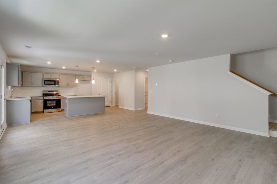 Spacious, unfurnished interior of a new home in Bluefield, Lexington (Image 31).