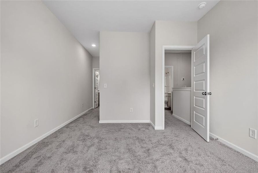 Spacious, unfurnished interior of a new home in Laurel Creek, Calhoun (Image 18).