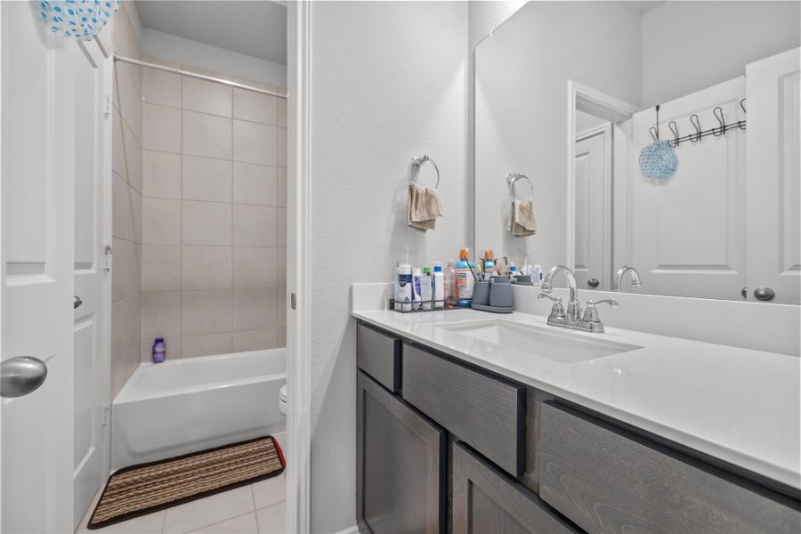 Furnished interior view inside a new home in Candela, Richmond (Image 30).