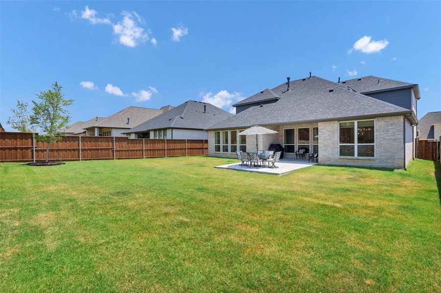 Exterior details and patio area of a home in , Newark (Image 3).