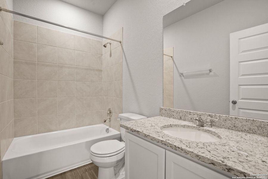 Furnished interior view inside a new home in Cinco Lakes, San Antonio (Image 10).