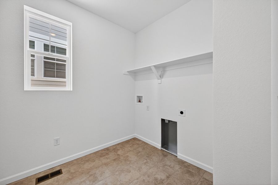 Spacious, unfurnished interior of a new home in Macanta, Castle Rock (Image 24). Spacious, unfurnished interior of a new home in Macanta, Castle Rock (Image 24).