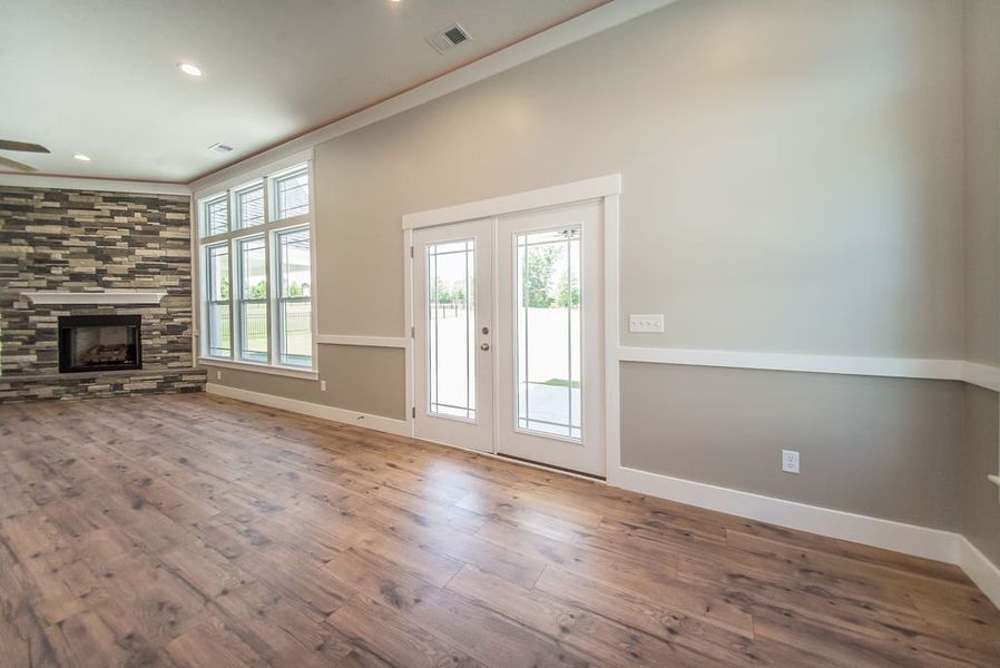Representative unfurnished interior of a home built from the Beaumont Elite by Enchanted Homes in Pointe Summit, Slater-Marietta (Image 46).