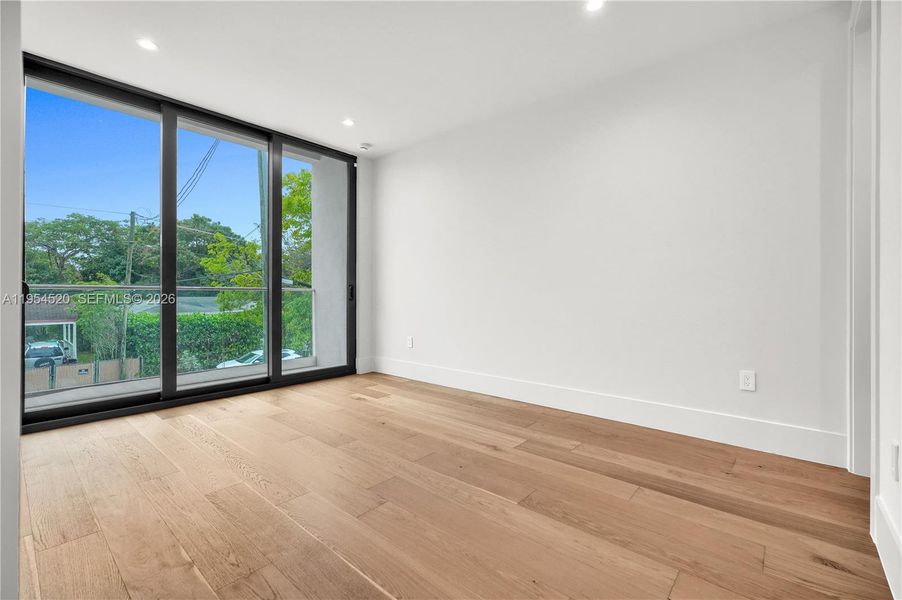 Spacious, unfurnished interior of a new home in , Miami (Image 13).