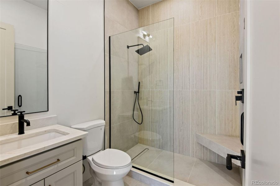 Ensuite bath in 2nd bedroom