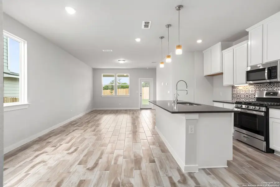 Furnished interior view inside a new home in Weston Oaks, San Antonio (Image 6). Furnished interior view inside a new home in Weston Oaks, San Antonio (Image 6).