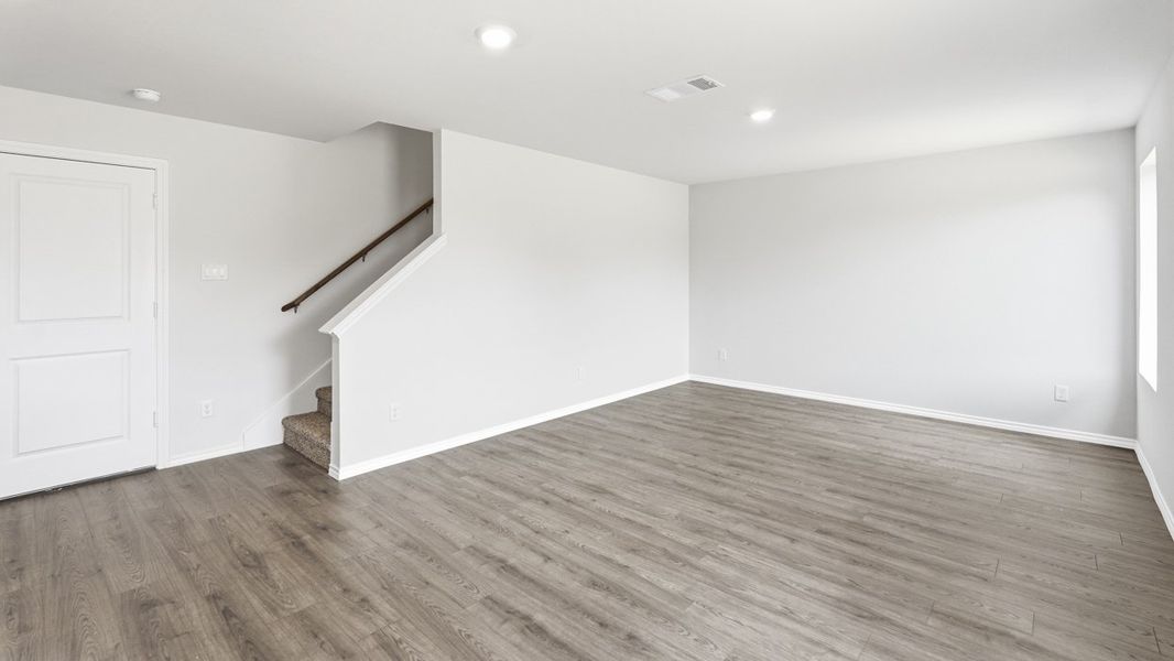 Spacious, unfurnished interior of a new home in Creekside Ranch, Blue Ridge (Image 5).
