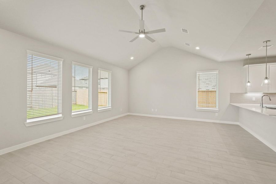 Spacious, unfurnished interior of a new home in Huntington Place, Rosharon (Image 25). Spacious, unfurnished interior of a new home in Huntington Place, Rosharon (Image 25).