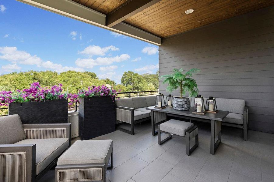 Exterior details and patio area of a home in Sunridge, Austin (Image 24).