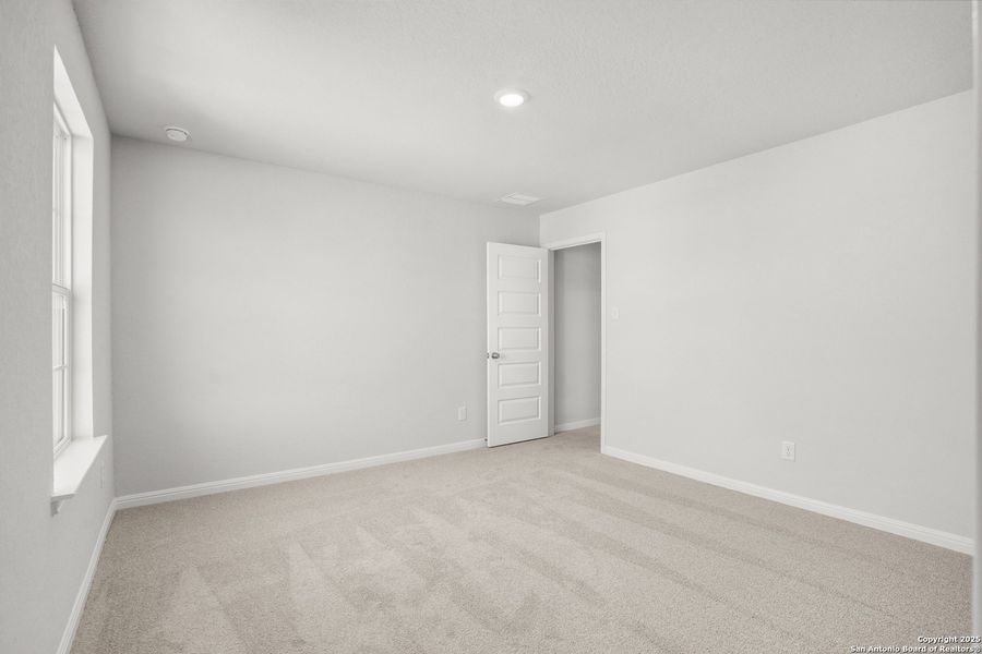 Spacious, unfurnished interior of a new home in Applewhite Meadows, San Antonio (Image 16).
