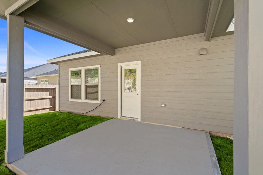 Exterior details and patio area of a home in Westridge Cove, Conroe (Image 3).