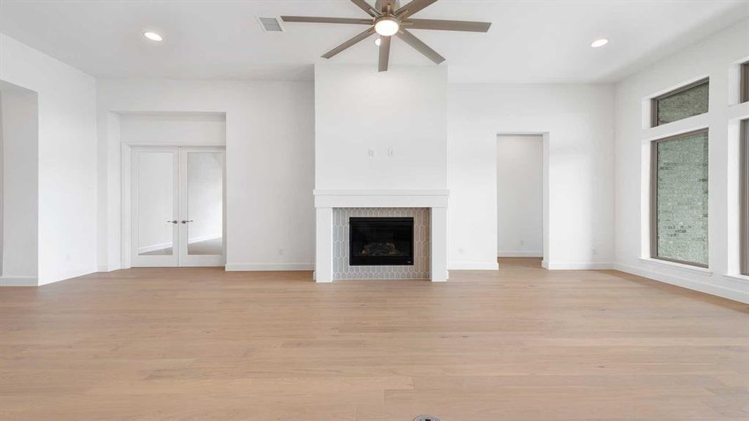Spacious, unfurnished interior of a new home in Myrtle Creek 71', Waxahachie (Image 13).