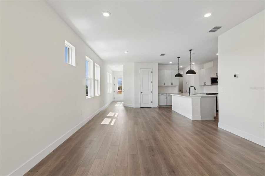 Spacious, unfurnished interior of a new home in Gracewater at Sarasota, Sarasota (Image 14).