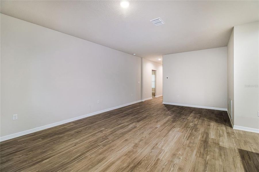 Spacious, unfurnished interior of a new home in , Ocala (Image 16).