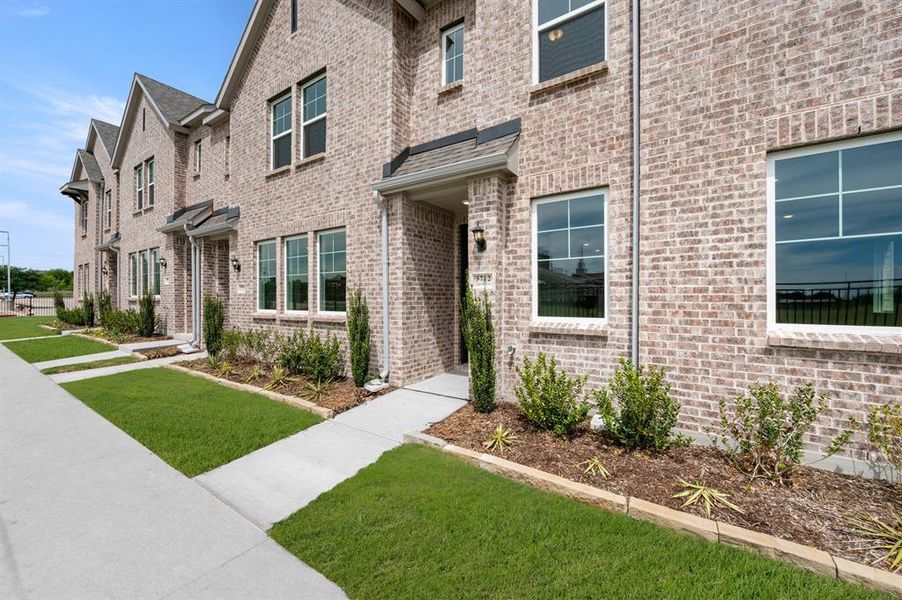 5712 Lakeview- Front-2