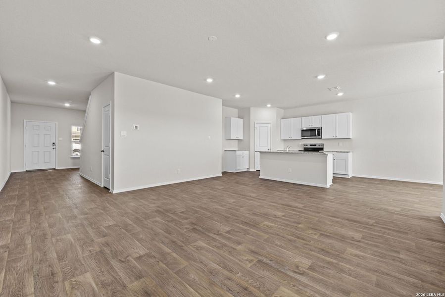 Spacious, unfurnished interior of a new home in Stonehill, San Antonio (Image 23).