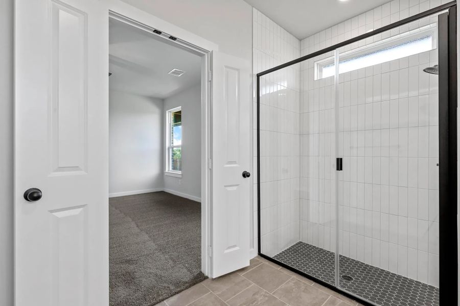 Representative furnished interior of a home built from the Garrison II by Cheldan Homes in Stoneview, Glen Rose (Image 19).