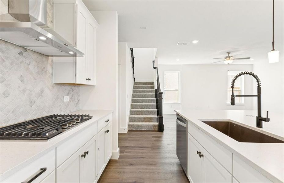 Airy kitchen with ample cabinet space