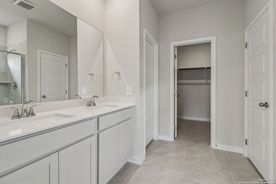 Furnished interior view inside a new home in Royal Crest, San Antonio (Image 16). Furnished interior view inside a new home in Royal Crest, San Antonio (Image 16).