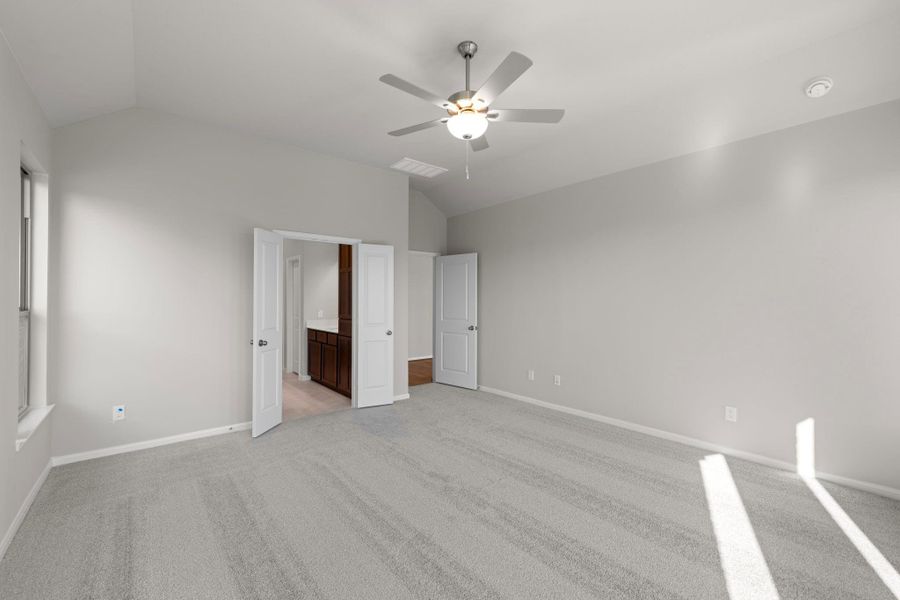 Spacious, unfurnished interior of a new home in The Meadows at Imperial Oaks 60', Conroe (Image 20).