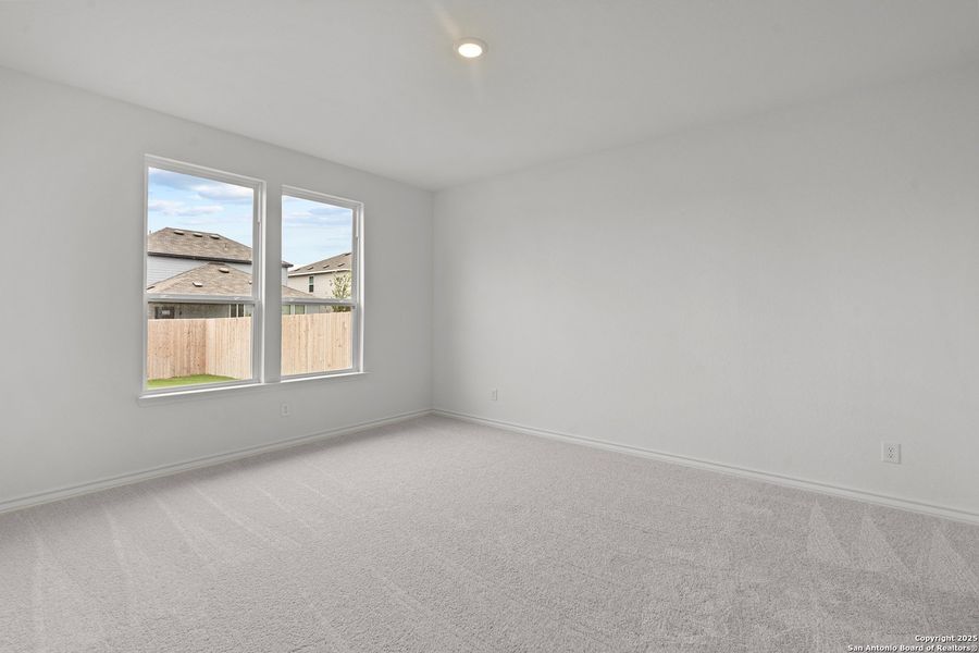 Spacious, unfurnished interior of a new home in Horizon Ridge, San Antonio (Image 18).