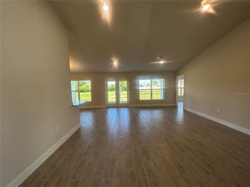 Spacious, unfurnished interior of a new home in Deep Creek, Punta Gorda (Image 27).