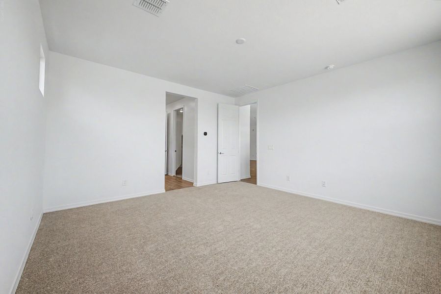 Spacious, unfurnished interior of a new home in White Tank Vistas, Waddell (Image 12).