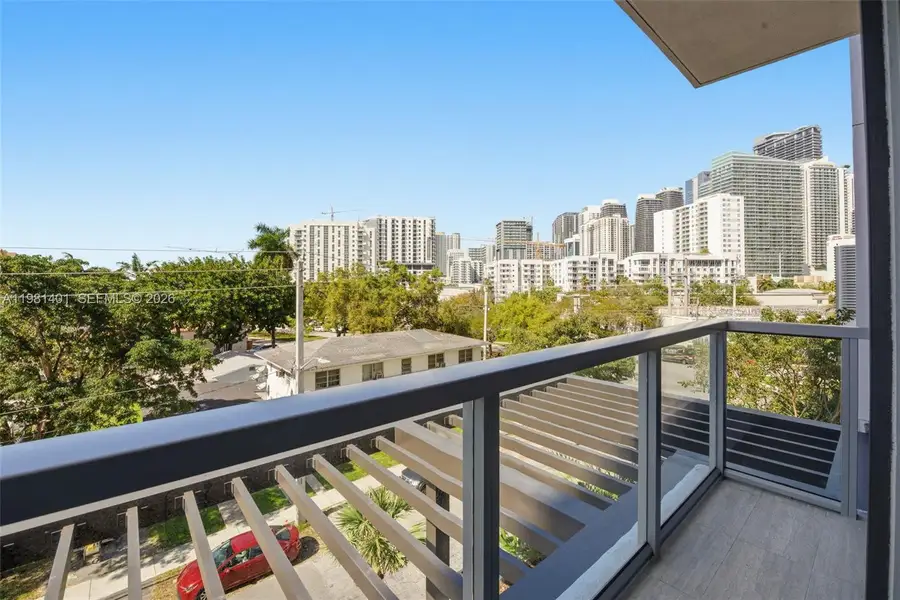 Condo located in Miami, FL showcasing its design and architecture (Image 3).