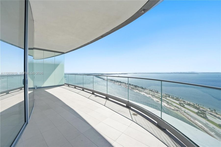 Condo located in Miami, FL showcasing its design and architecture (Image 4).