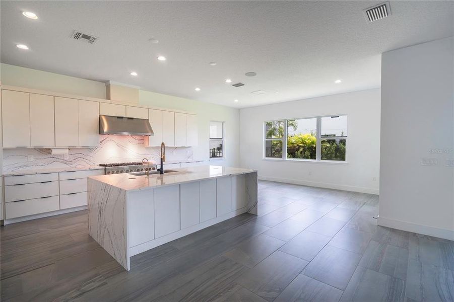 Furnished interior view inside a new home in , Orlando (Image 6).