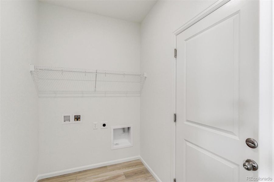 Spacious, unfurnished interior of a new home in Terrain Oak Valley, Castle Rock (Image 27).