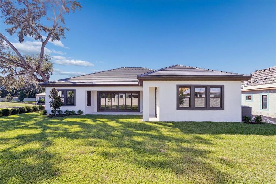 Exterior details and patio area of a home in Crestwood Estates, Valrico (Image 20).