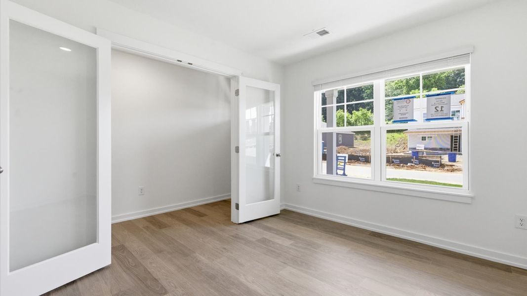 Spacious, unfurnished interior of a new home in Oak Hill, Vonore (Image 17).