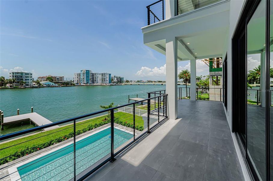 Exterior details and patio area of a home in , Treasure Island (Image 4).