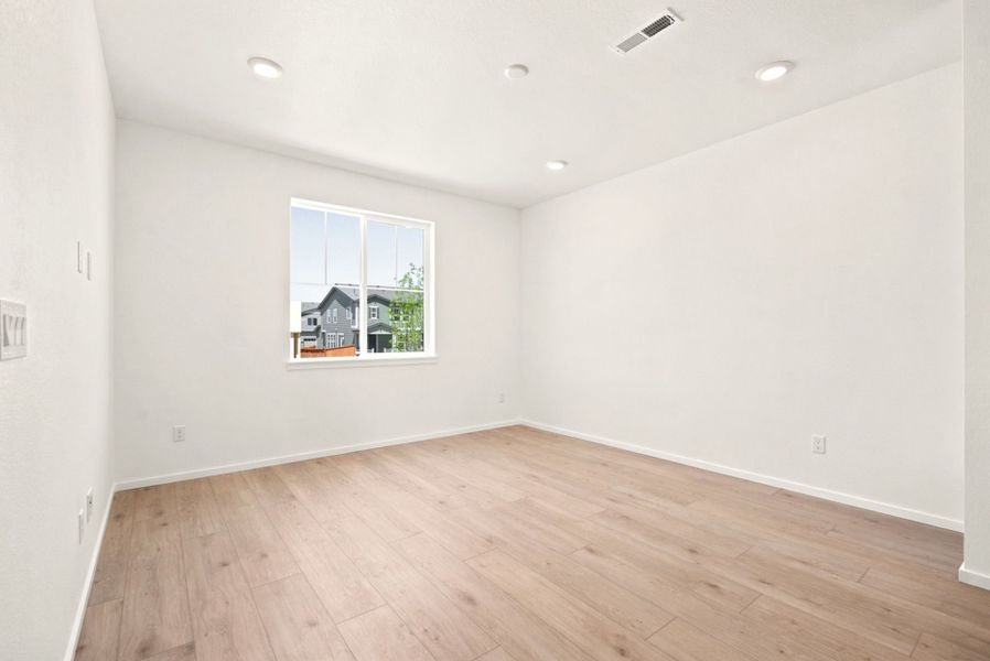 Spacious, unfurnished interior of a new home in Sky Ranch, Watkins (Image 32). Spacious, unfurnished interior of a new home in Sky Ranch, Watkins (Image 32).