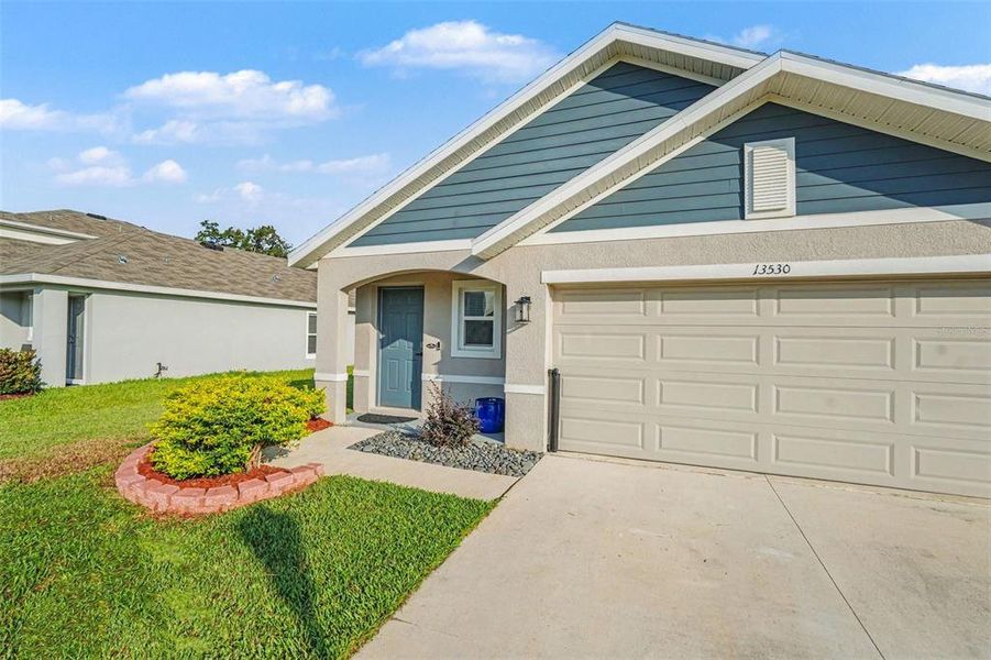 Exterior details and patio area of a home in Summit View, Dade City (Image 24).