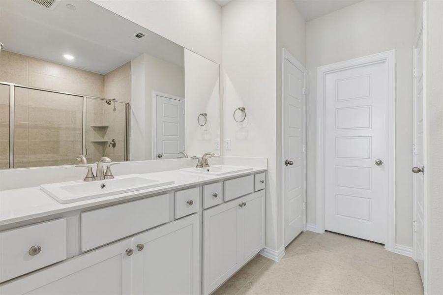 Furnished interior view inside a new home in , Frisco (Image 24).