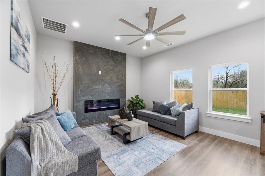 Furnished interior view inside a new home in , Waxahachie (Image 19). Furnished interior view inside a new home in , Waxahachie (Image 19).