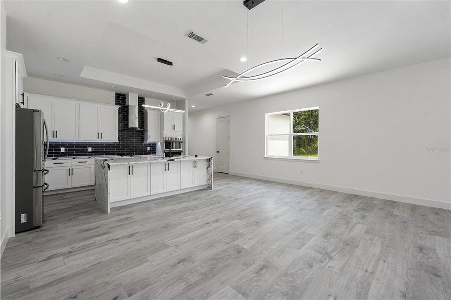 Spacious, unfurnished interior of a new home in , Leesburg (Image 40).