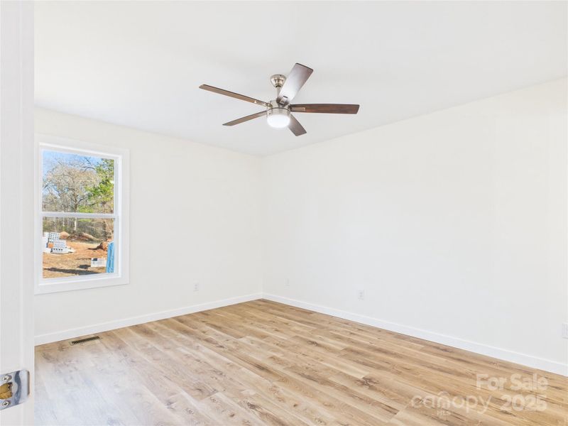 Spacious, unfurnished interior of a new home in , Hudson (Image 19).