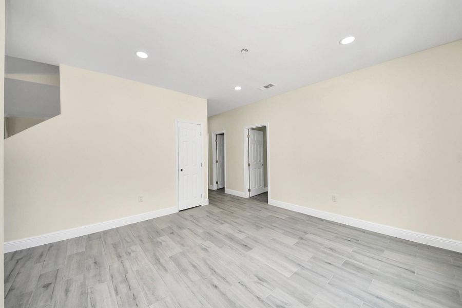 Spacious, unfurnished interior of a new home in , Cleveland (Image 24).