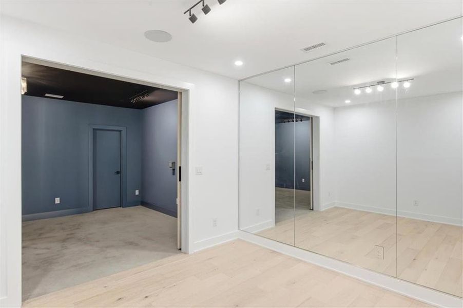 Spacious, unfurnished interior of a new home in Aster, Roswell (Image 28).