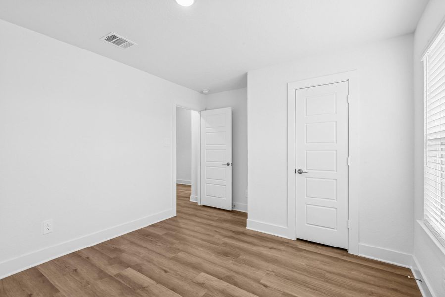 Spacious, unfurnished interior of a new home in Sorella, Tomball (Image 36).