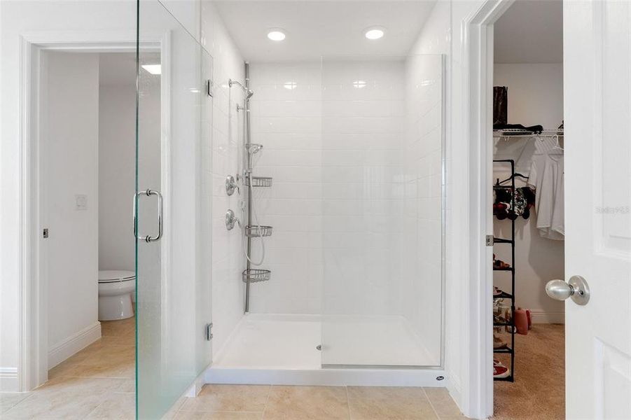 Furnished interior view inside a new home in , Clermont (Image 8).