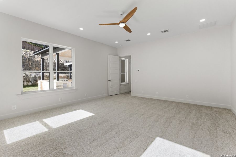 Spacious, unfurnished interior of a new home in , San Antonio (Image 33).