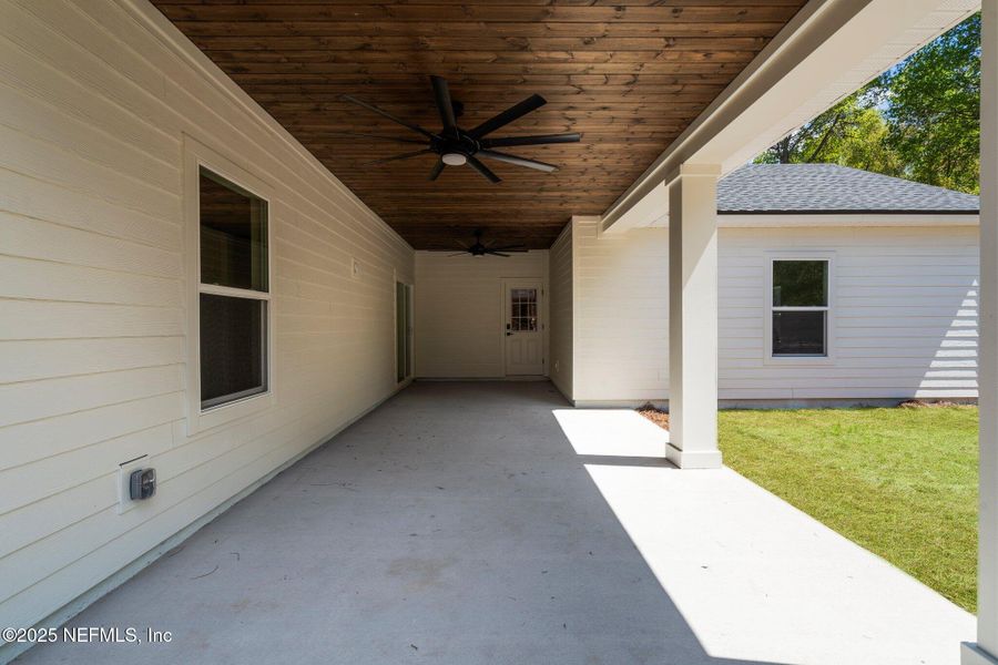 Exterior details and patio area of a home in , Keystone Heights (Image 24).