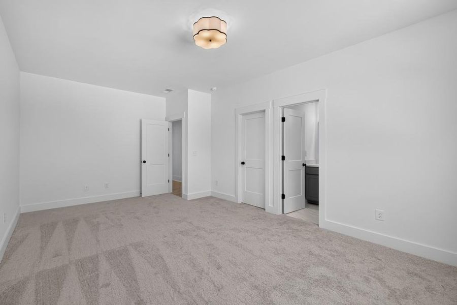 Spacious, unfurnished interior of a new home in Livingstone Park, Kennesaw (Image 27).