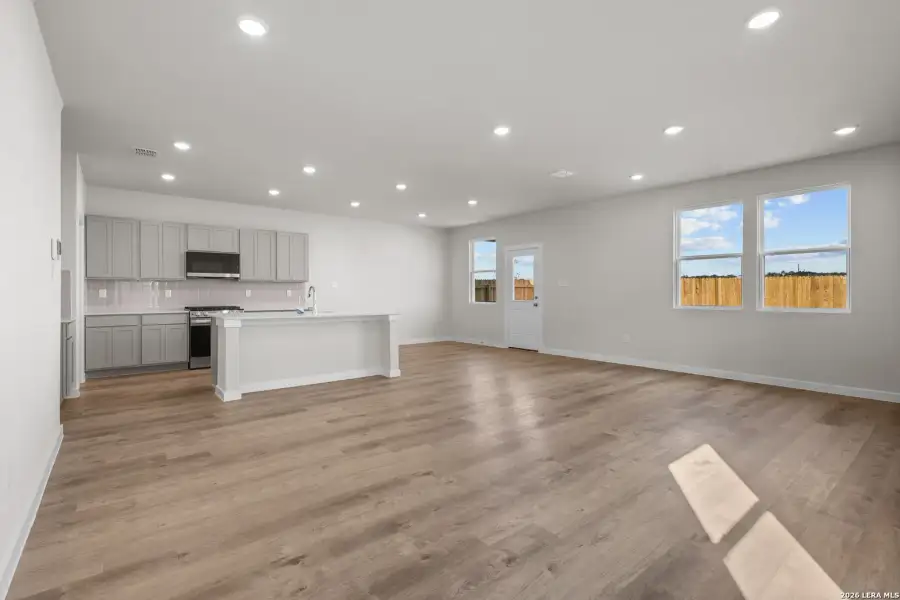 Spacious, unfurnished interior of a new home in Summerlin, San Antonio (Image 23).