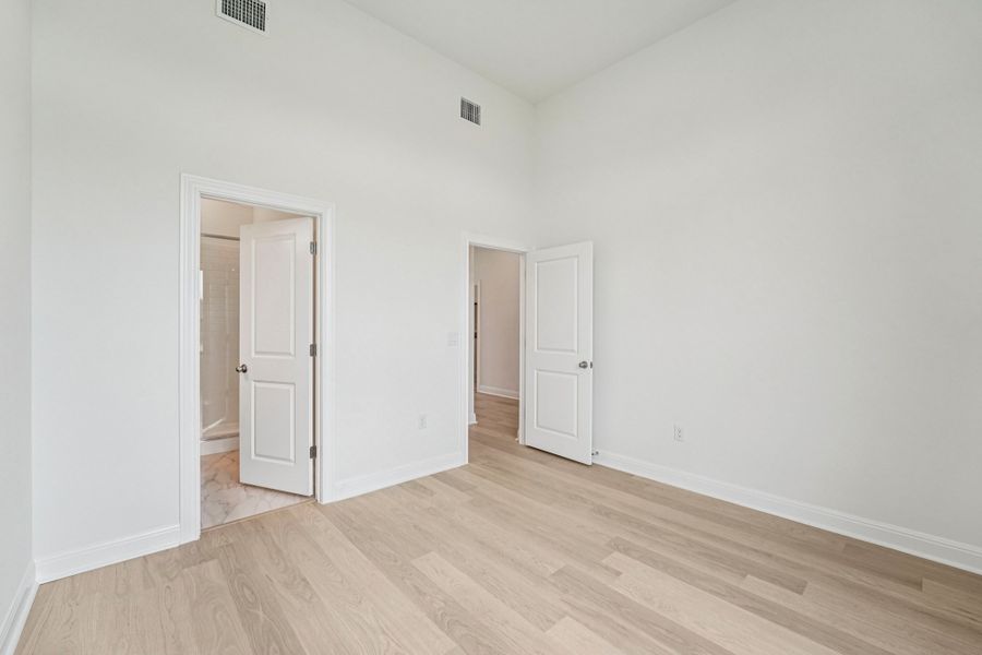 Spacious, unfurnished interior of a new home in Sage Hollow, Kyle (Image 31).