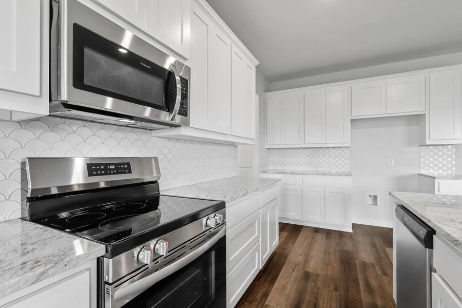 Representative furnished interior of a home built from the Garrison II by Cheldan Homes in Stoneview, Glen Rose (Image 46).